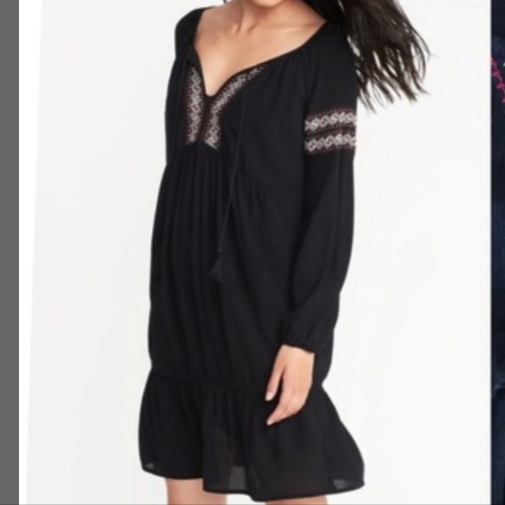 Old Navy  embroidery design dress